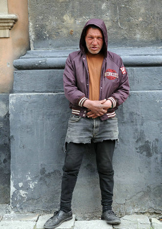 乞丐变身时尚达人颠覆传统思想 红遍大街小巷