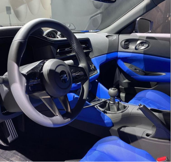 時尚藍色塗裝 藍色運動座椅 日產經典跑車 Z 實車圖片-圖5