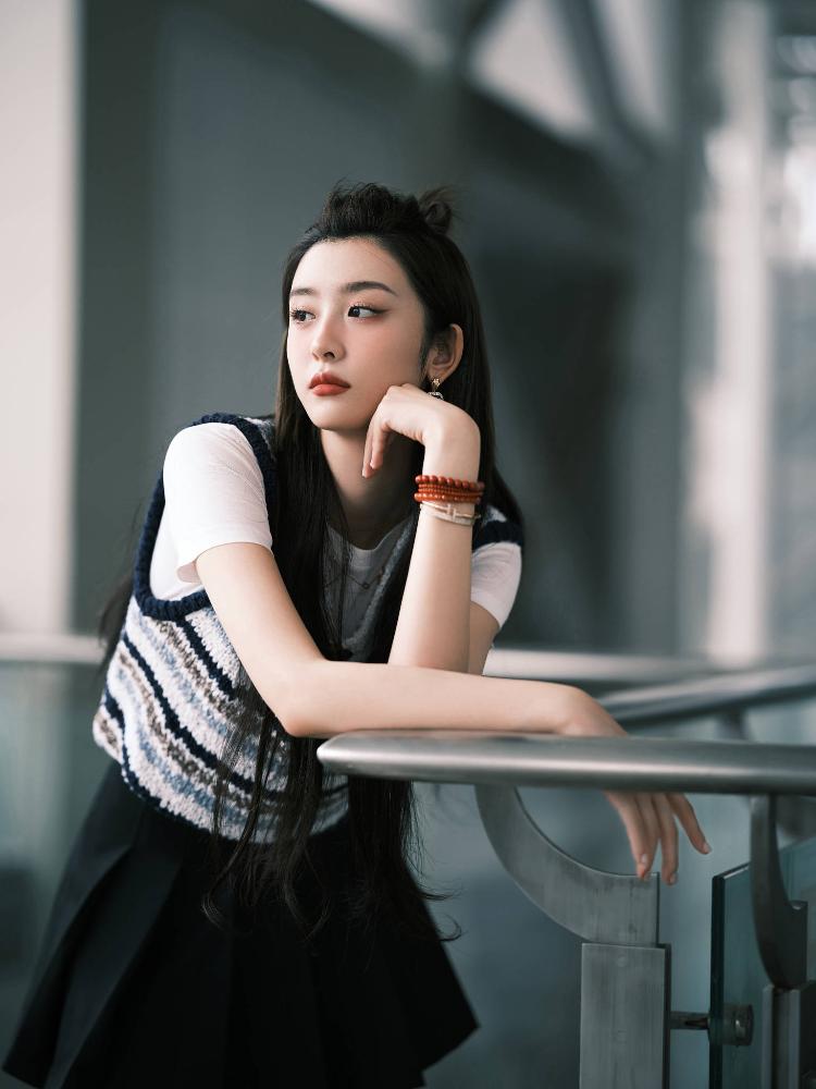 赵小棠穿短裙似女学生 少女感十足_zzd_学生时代