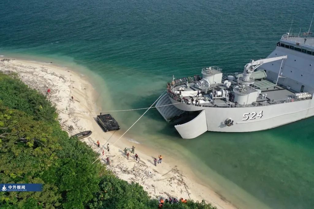 印尼海军"宾图尼湾"级坦克登陆舰服役完毕_zzd_学生时代