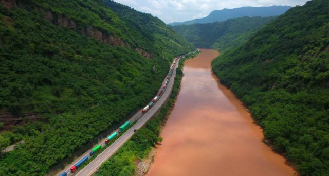 11 日水麻高速串丝段放行小车客车