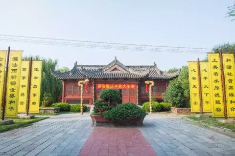 园内灵感院建于1996年,为供奉白玉佛像而建.