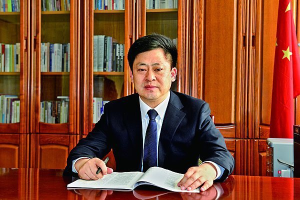 戚万学,1962年生,曲阜师范大学校长,中国教育大数据研究院院长,教授