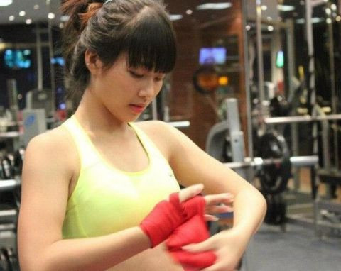 女孩正在训练中.