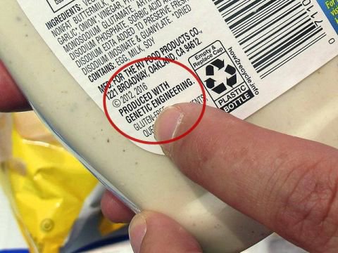 转基因文字标识:使用基因工程制造.(图片来源:新华/美联)