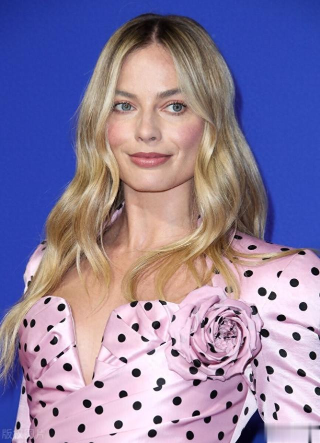 С��Ů����ء��ޱ�������ɫ�����ȹ�������Ȫ���ʵ�Ӱ�ڰ佱��(����ء��ޱ�����)