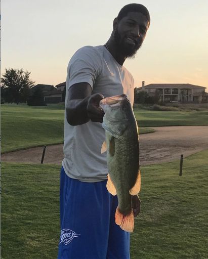 安东尼加盟雷霆 队友乔治ins晒钓鱼照