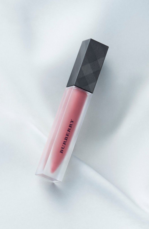 博柏利 (burberry) 九月系列男女装秀妆容发布