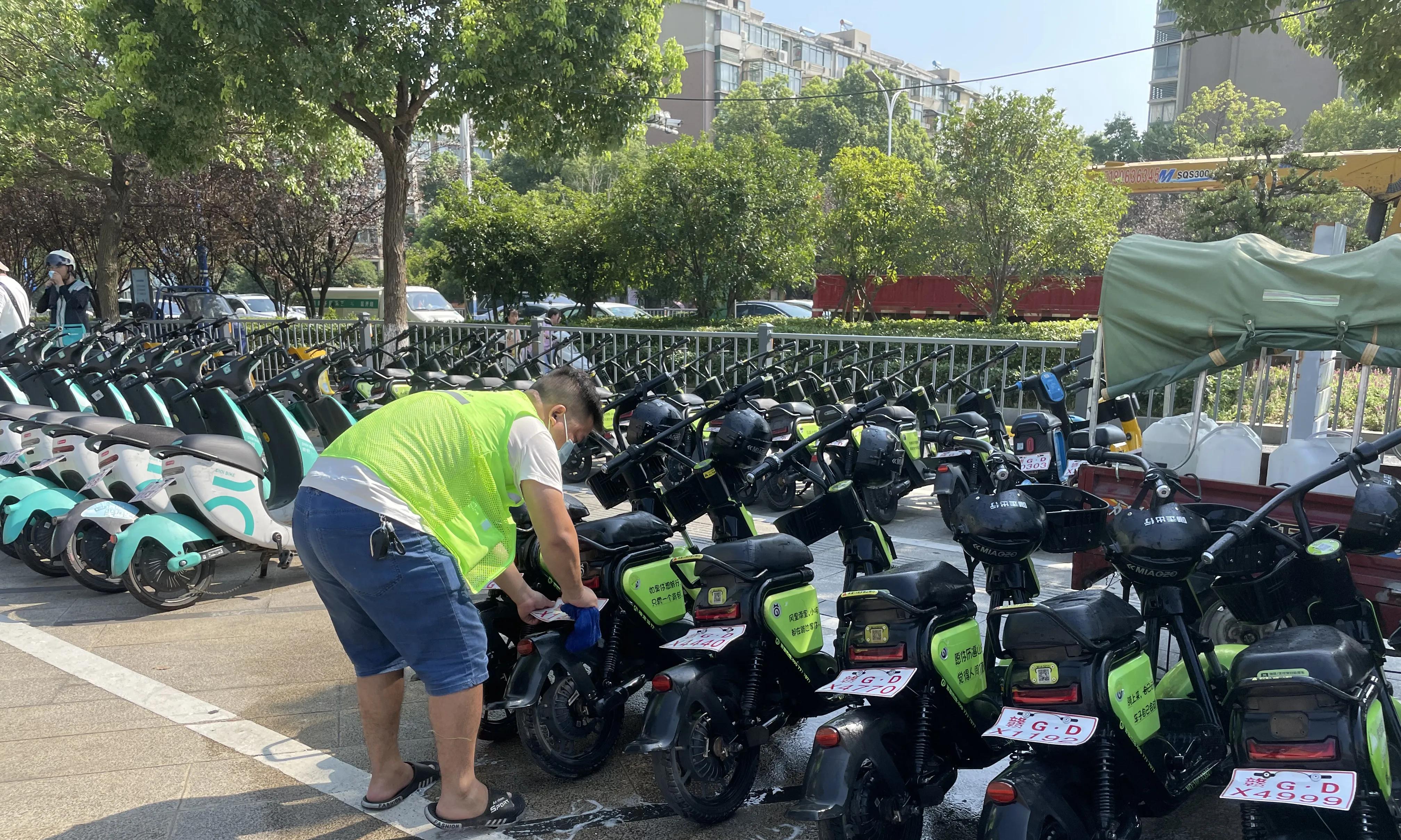 平台收钱却0次清洗！运维直言没法洗，谁在为共享头盔卫生买单
