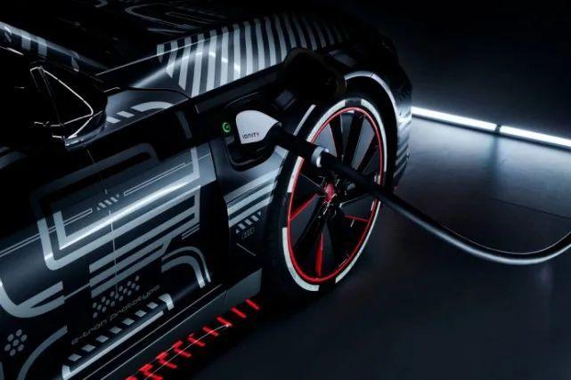 3秒內破百, 奧迪e-tron GT RS將與保時捷Taycan采用同平臺打造-圖20