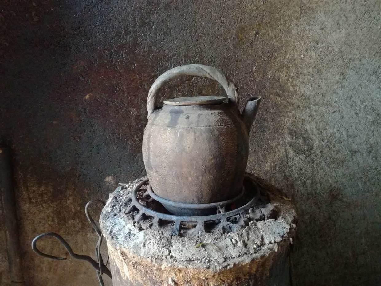 一方为人们摆脱腰间盘突出的中药, 一种向死求生的传承精神