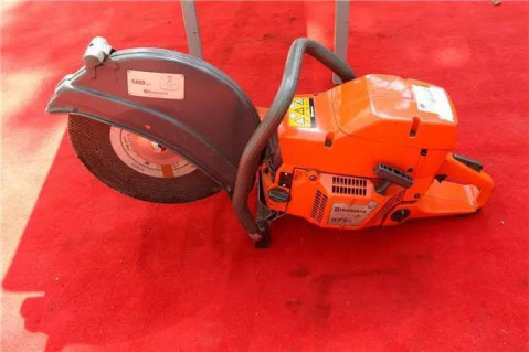 柴油无齿锯切割机,可以在不破坏目标物的情况下近距离斩断.