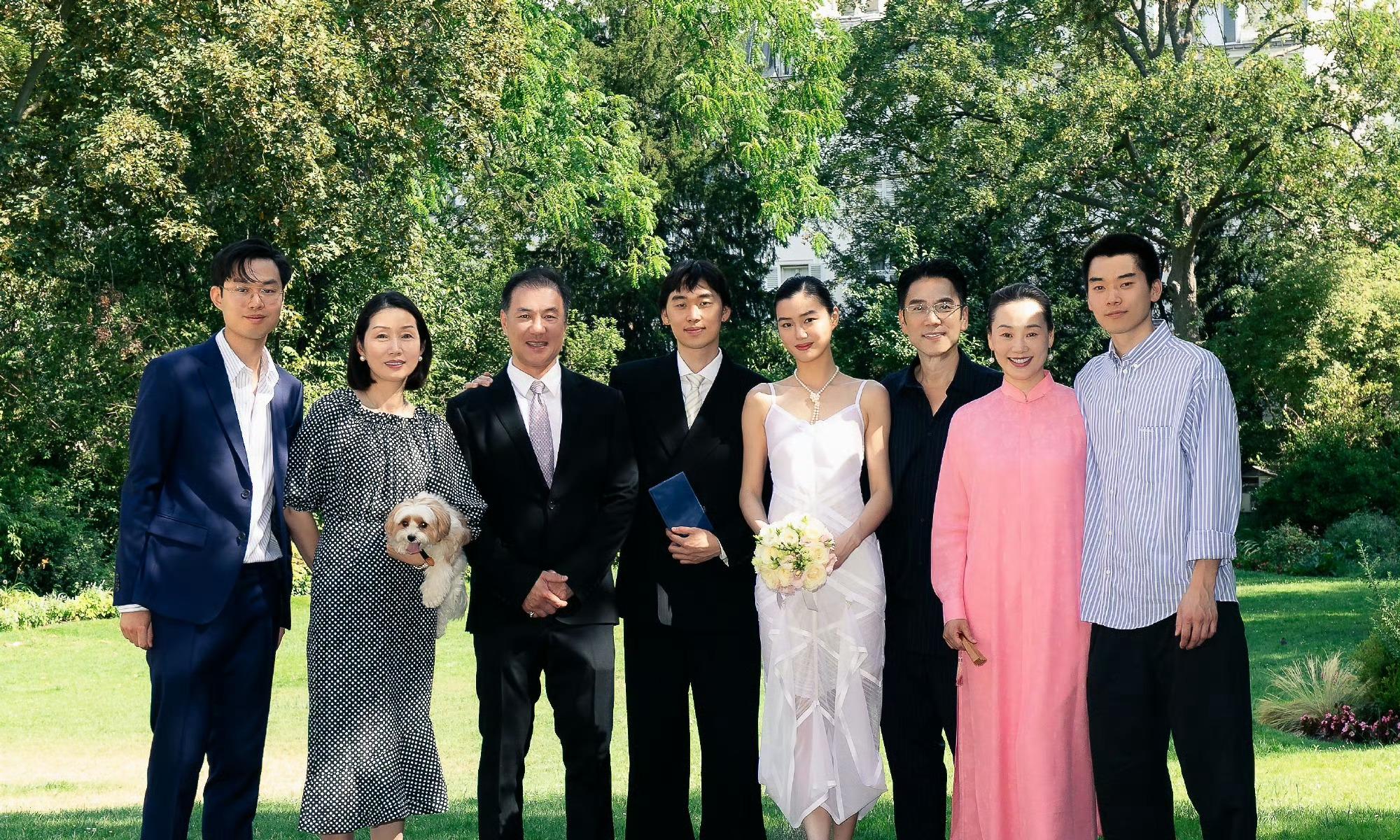 林依轮喊陈瑜亲女儿！57天闪婚巴黎，全家福太甜