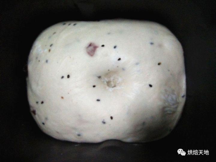蔓越莓黑芝麻酸奶软欧 | 有颜值的实力派