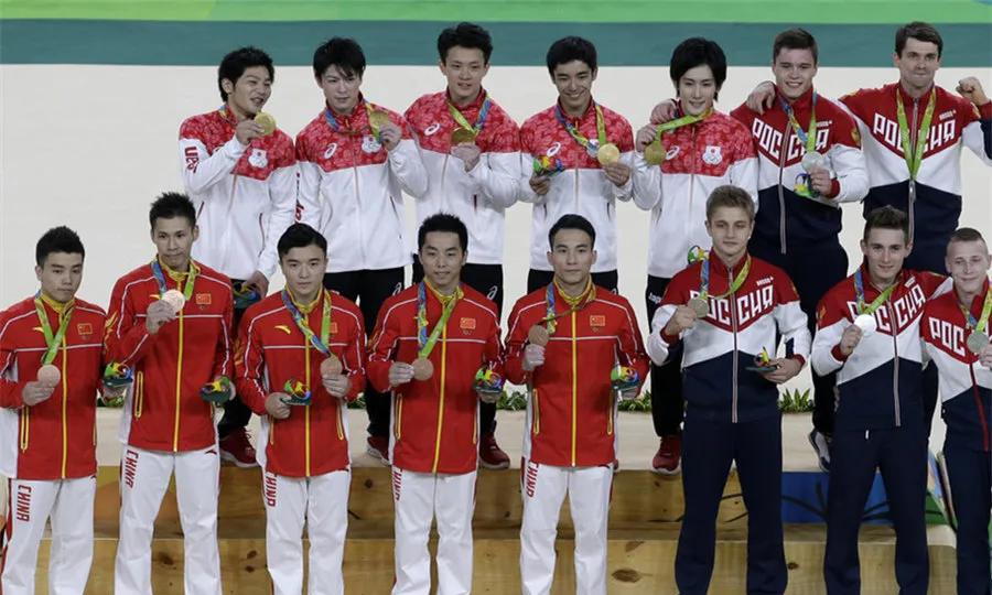 8连冠终结!国乒2-3日本:张本独得2分,19岁小将决胜盘崩盘