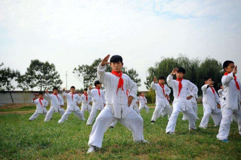 太极拳运动节奏比较慢,很多人觉得太极拳是老年人的运动,年轻人就是