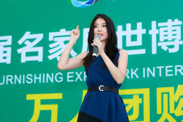 »մʥװ, Ӿװϻ, : ԽԽ!(,ʱ,»˭)