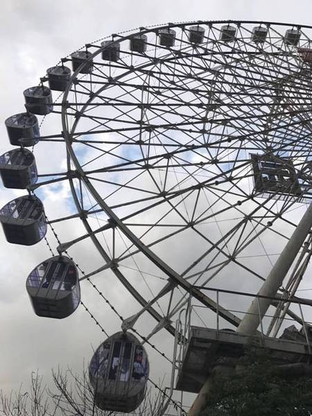 纵观重庆现在的大型游乐园,从乐和乐都到六旗乐园,无疑不是远离城市