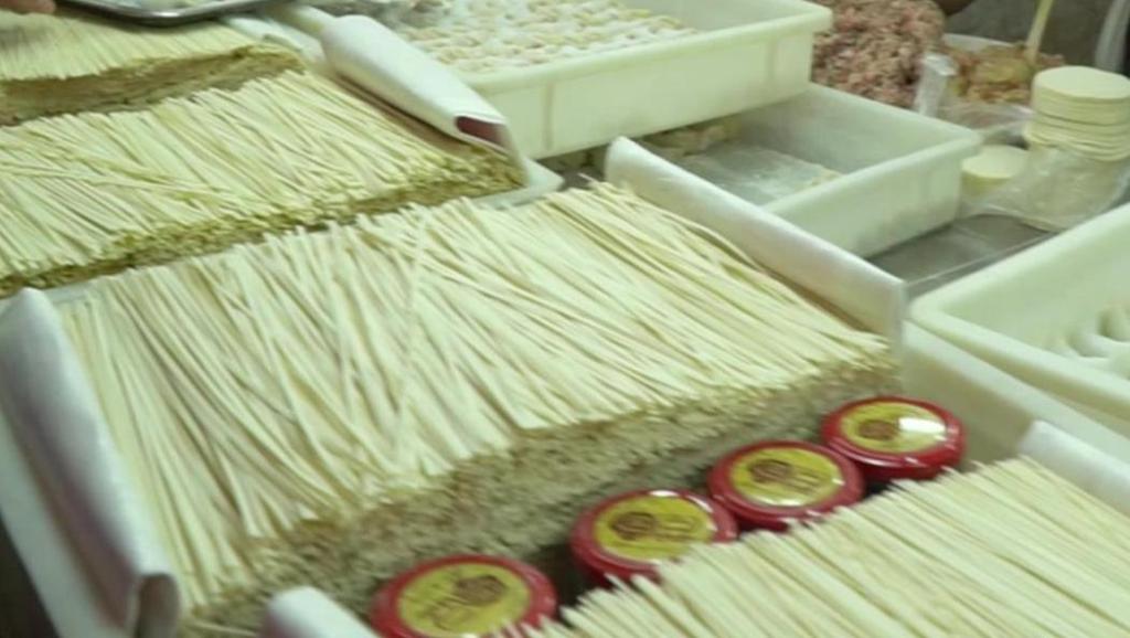 带你走进菜市场,买饺子皮饺子馅包饺子吃