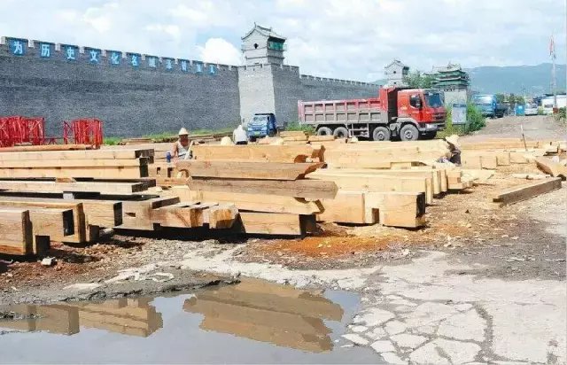 耿彦波赴新晋祠路南延和明太原县城工地现场办公