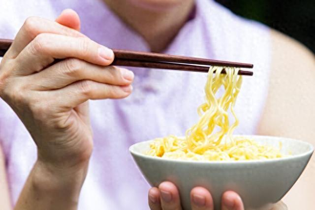 一天2顿饭和一天3顿饭, 哪种更健康? 一日3餐, 哪顿饭更重要?