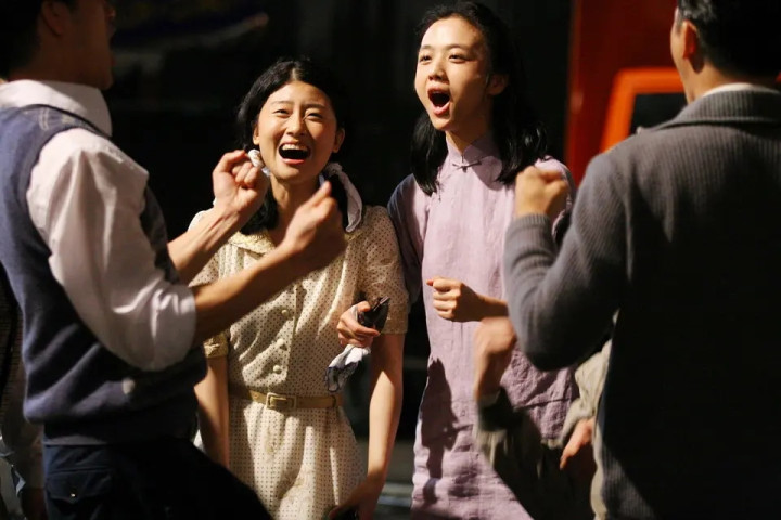 ��Ӱ��ɫ�䡷: Ů��, �����׸ж�