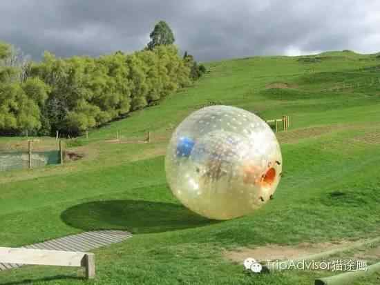 在托罗鲁瓦滚太空球zorbing
