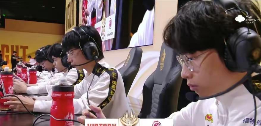 瓶子解说太偏后发文检讨, GK老板看了举报, 粉丝都纷纷指责