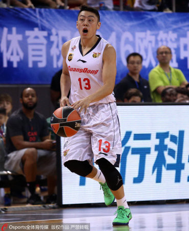 斯隆首秀被队内小弟抢了风头 杜锋: 他才合练两次