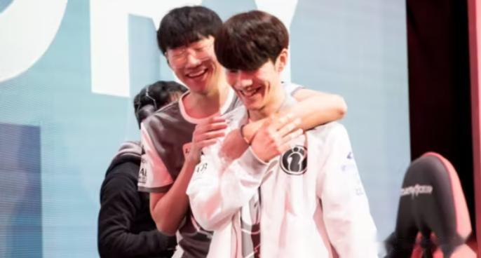 步入12月，在小学弟Scout被曝重返LPL，与EDG续约后，曾经为IG效力的义进哥Rookie、宁