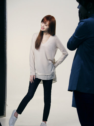 郑爽现身美国街头 网友: 这是病态还是美还是病态美? - 微信奴