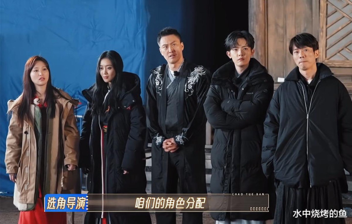 �����޳�Խ��2�����ֳ���������, ����ί��������������, ����һ�ߵ���������ƶ�