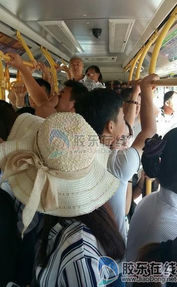 烟台公交车连个窗帘也没有,普通公交车不装也就罢了,连k62这样的