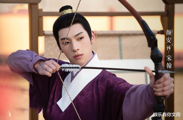 ��һ����װ��������Ϯ, ������������ǿǿЯ��, �������к�Ϸ����