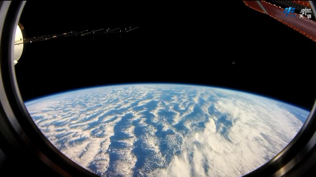 航天员航拍中国空间站｜揭秘地球家园的震撼视角