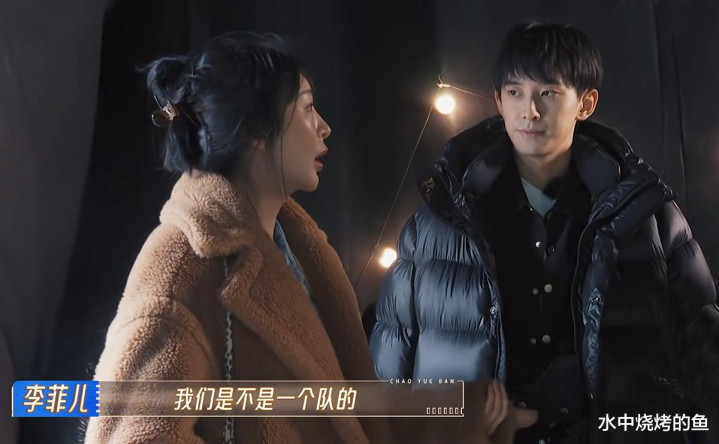 �����޳�Խ��2�����ֳ���������, ����ί��������������, ����һ�ߵ���������ƶ�