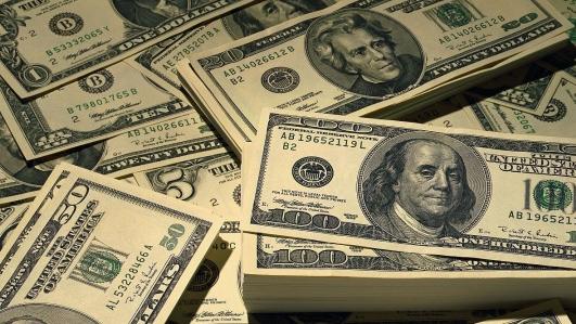 中国持有1万亿美元国债, 美国不还怎么办? 专家: 最好不要还