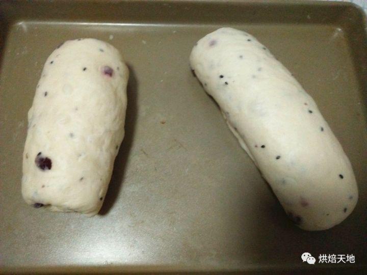 蔓越莓黑芝麻酸奶软欧 | 有颜值的实力派
