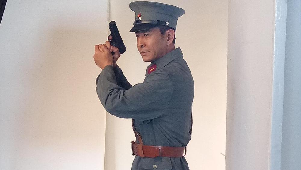 虽武功相当, 但还是中毒了 打开 视频欣赏: 郭晓峰电视剧《黎明追剿