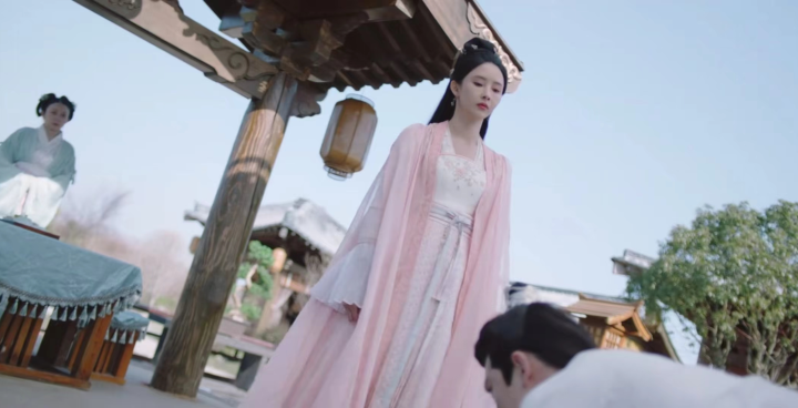 《与凤行》还没来, 出了个短剧《与凤飞》, 低成本无脑下饭小甜剧