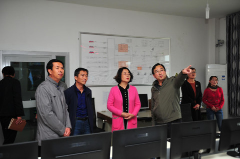 尹海明在州直新闻单位调研时强调: 以优异成绩迎接党的十九大胜利召开