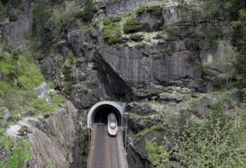 这条隧道挖了近17年, 耗资近千亿, 称世界最长隧道