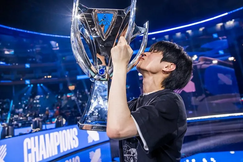[韩网翻译]Deft：看着Ambition、Doinb，我认为队伍是需要领袖的
