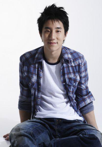 另一位改回中国国籍的明星就是房祖名