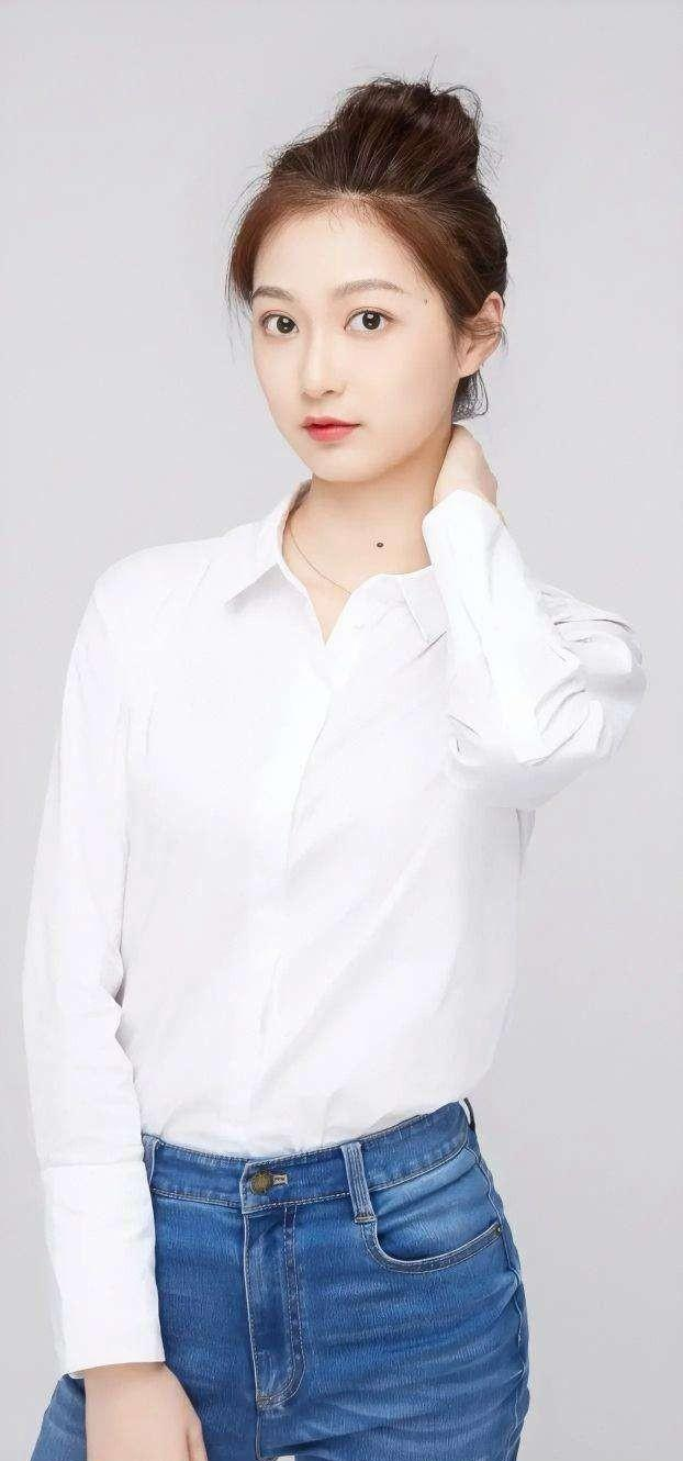 复旦校花冯琳, 她还是一名在校生, 人长得好看, 学习成绩还非常好_zzd