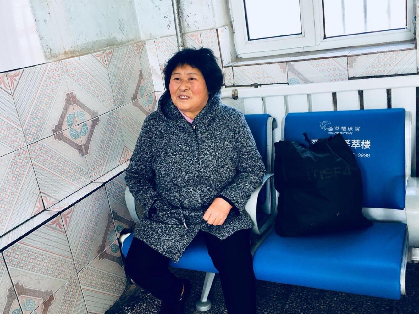全中國最孤獨的火車站: 大媽每周坐火車來看兒子 一次4元錢