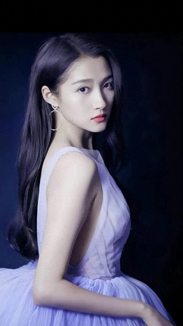 ����ͮ���Ӿ���Դ����, ��ӰȦ�ʹ�����: ����֮·����, �ڴ�ͻ��(����Ů��,�ڵ�����,����ͮ)