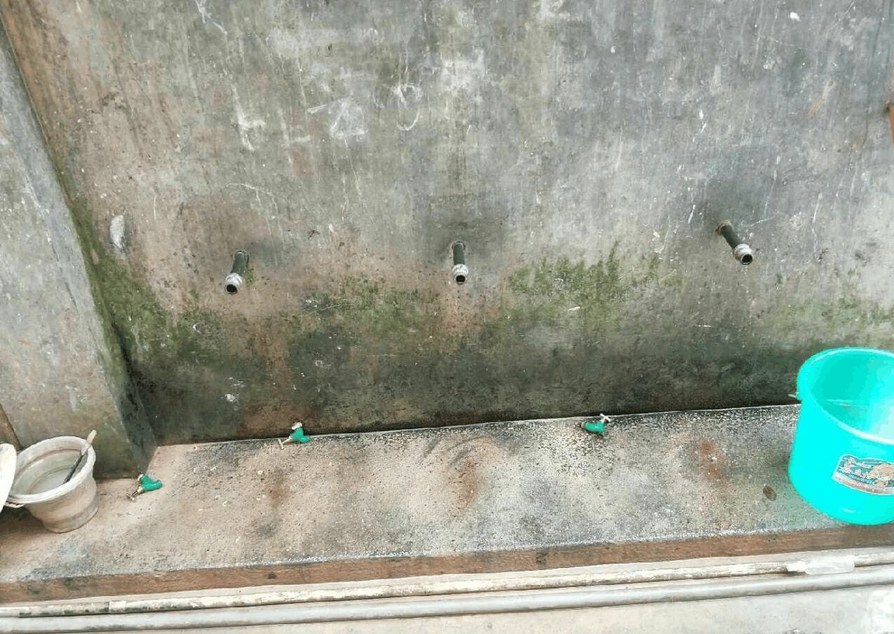 中学停水2个月, 学生无水洗澡洗衣服冲厕所 网友: 祝早日倒闭