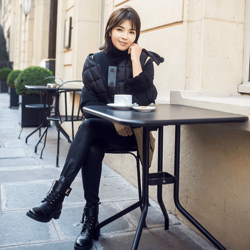 39岁刘涛现身巴黎街头, 脚上的靴子抢尽风头, 网友: 撩妹就服你