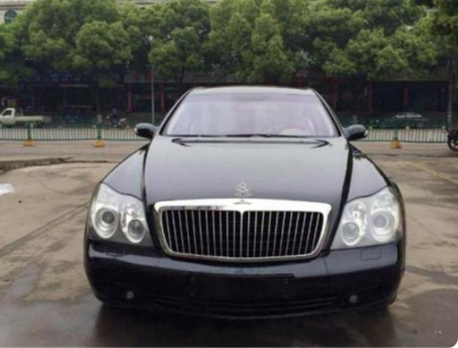 500万迈巴赫半价出售 送666豹子号车牌 看到真车无人敢买 全网搜